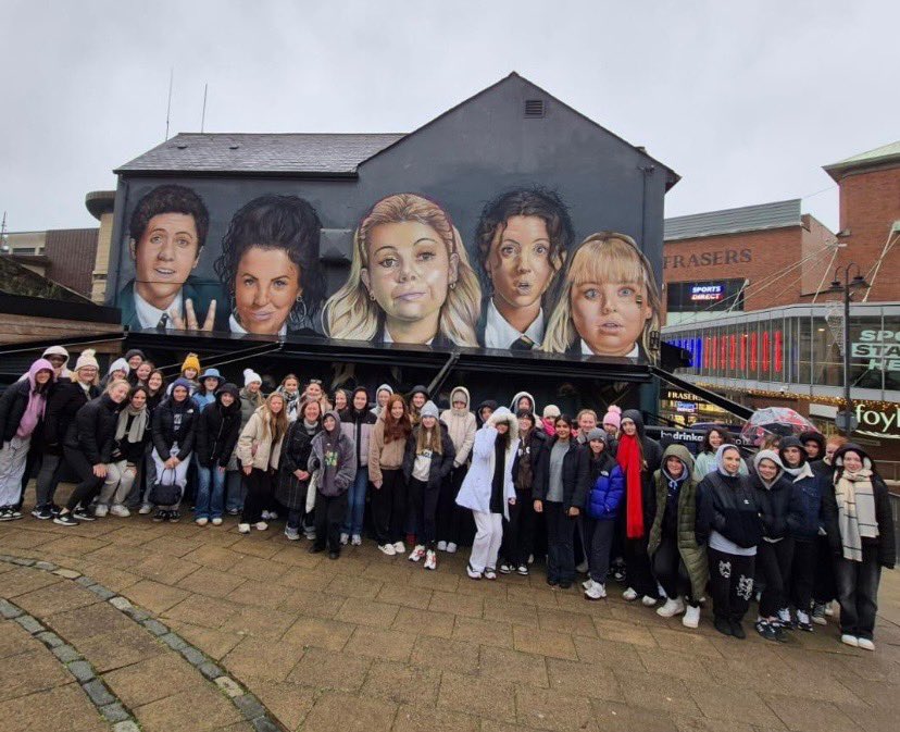 stvdundalk's tweet photo. Our Derry girls missed the rain and had a lovely walking tour of the walls yesterday before heading for home. They thoroughly enjoyed their History trip! #LCHistory #derrytrip #stvvisittoderry #leavingcert #history #historytrip #makingmemories https://t.co/dFH1g7hRx7