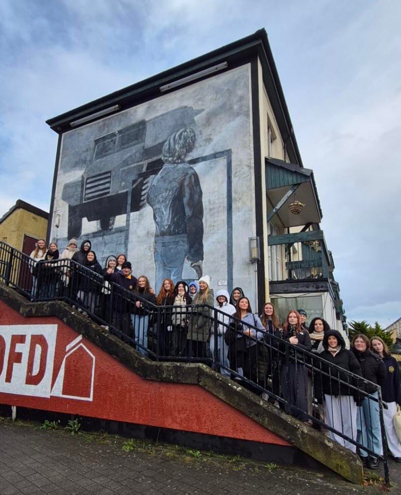 stvdundalk's tweet photo. Our Derry girls missed the rain and had a lovely walking tour of the walls yesterday before heading for home. They thoroughly enjoyed their History trip! #LCHistory #derrytrip #stvvisittoderry #leavingcert #history #historytrip #makingmemories https://t.co/dFH1g7hRx7