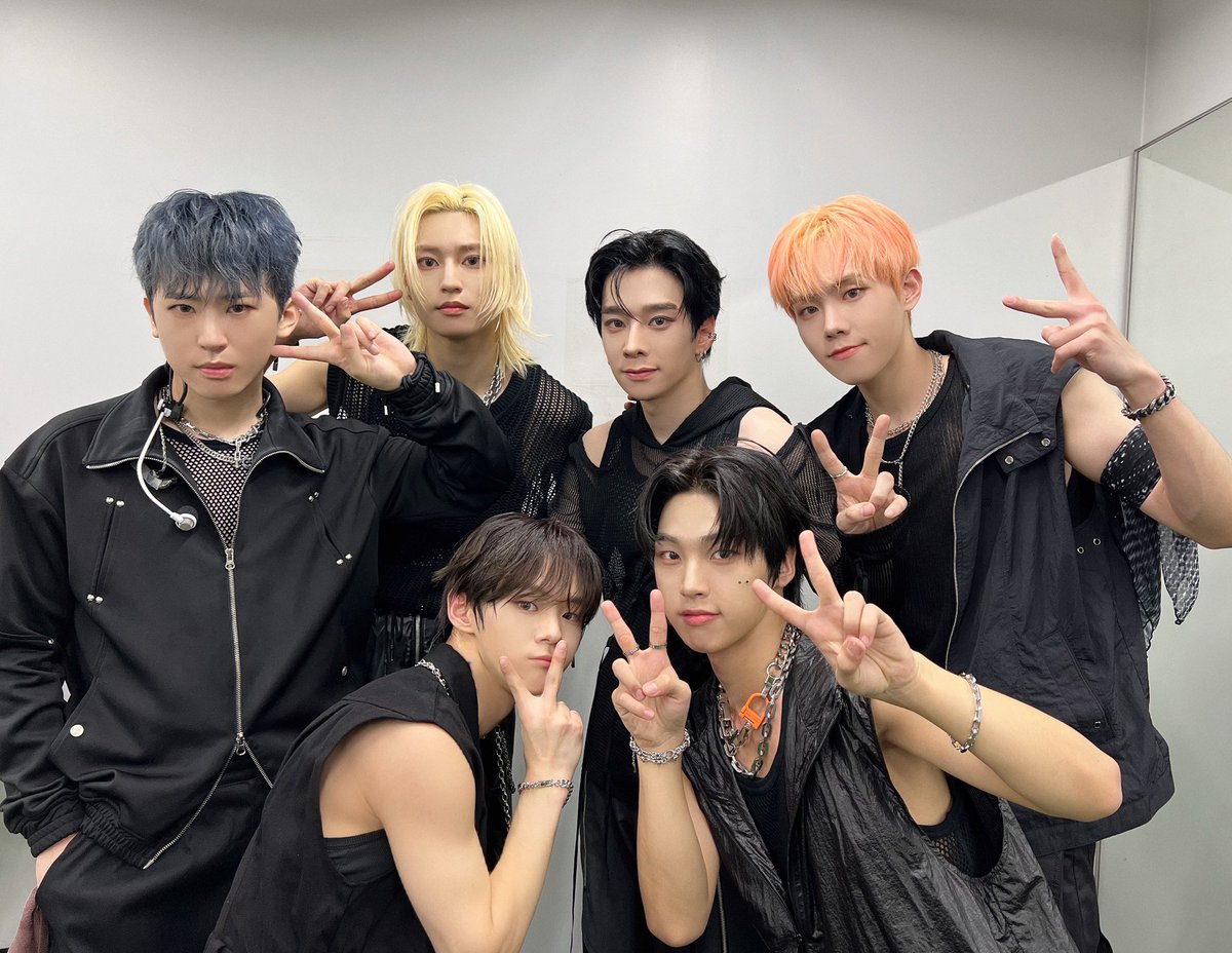 nchiveofficial's tweet photo. [📷]
UTO FEST in Okinawa! 첫째날 공연이 끝났습니다🙌
큰 무대에서의 뜻깊은 공연과 특별한 2집 타이틀곡 선공개 무대까지! 
세이브 내일도 함께해요🩵
#엔카이브 #NCHIVE #NCV
#오브문스튜디오 #AUBEMOONSTUDIO
#UTO_FEST https://t.co/d9kzN4ibSV