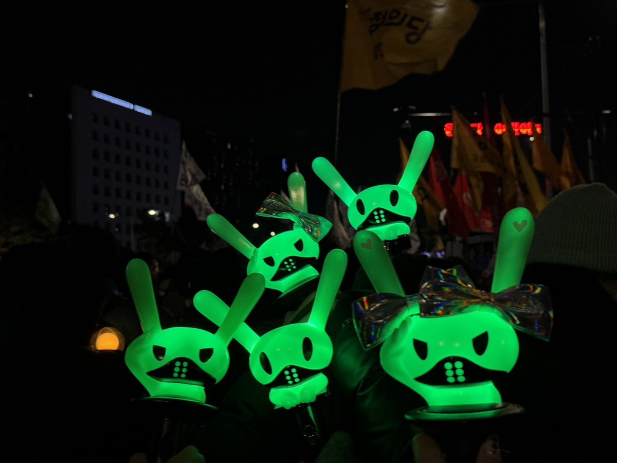 lumi_yam's tweet photo. 비에이피 오빠들 발 뻗고 주무시기 좋은 세상 만들어드릴게요 https://t.co/bBz2YF7mbv