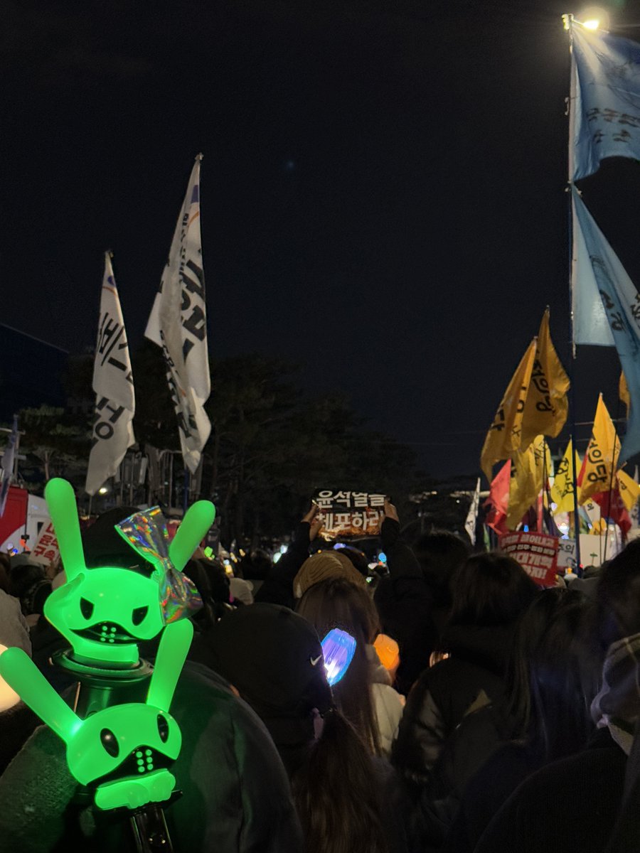 lumi_yam's tweet photo. 비에이피 오빠들 발 뻗고 주무시기 좋은 세상 만들어드릴게요 https://t.co/bBz2YF7mbv