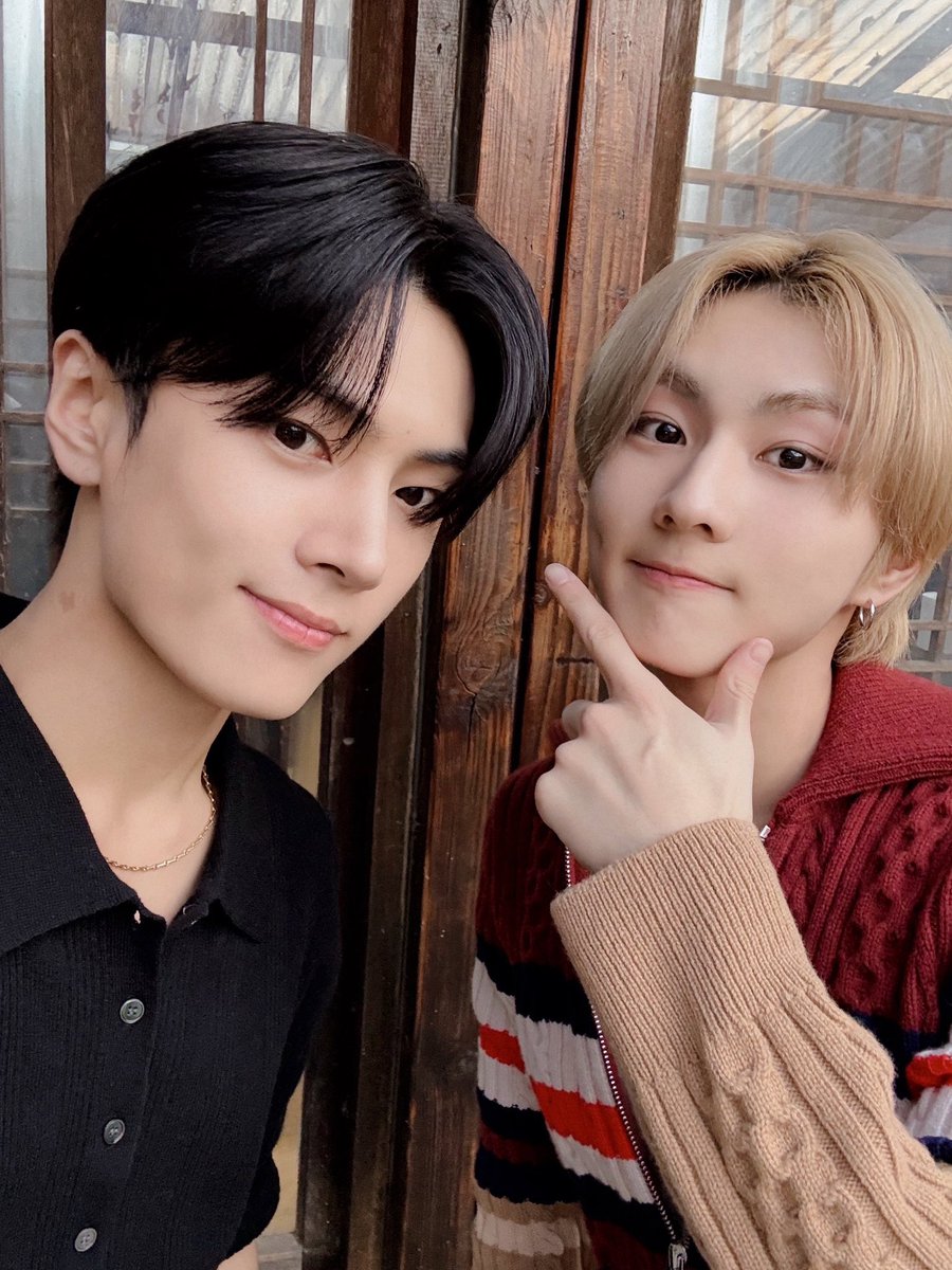 fruityoil's tweet image. #젱양 축하드립니당ㅇㅅㅇ!! 🖤🧡