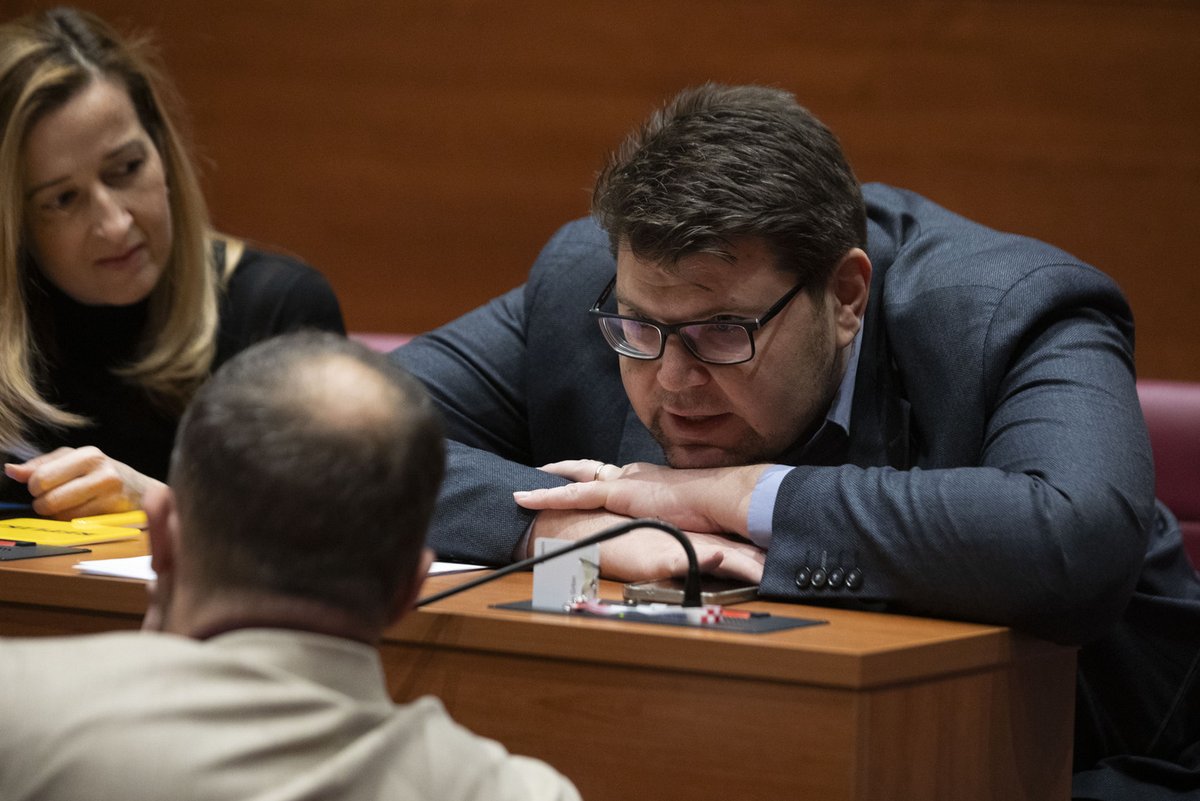 HDZ_HR's tweet photo. Hrvati su još jednom vidjeli zašto #HDZ 3x zaredom pobjeđuje na izborima, a Cirkus #SDP 3x gubi. Ali i kako je pravna struka „zašamarala“ Milanovića. #SaborRH je 2/3 većinom izabrao 10 sudaca #USUD &amp; tako spriječio ozbiljniju ustavnu krizu. ➡️ https://t.co/wsEn1UAKOL https://t.co/NzmDiImC2H