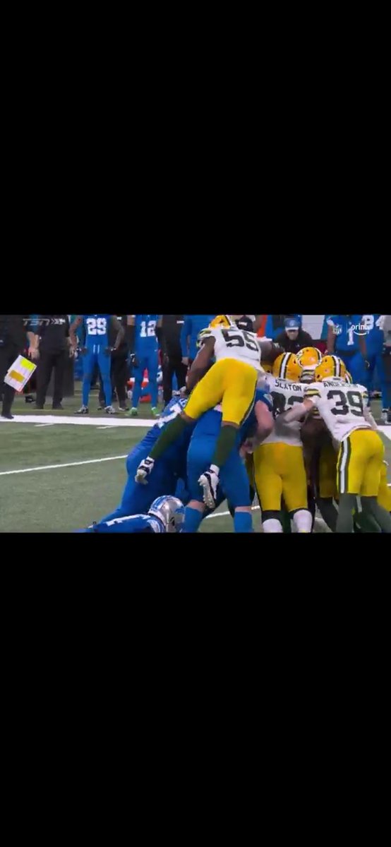 BrendanDamiani's tweet photo. @PackerFanAlicia @JacobMorley The missed facemask by jacobs. The offsides that wasn't called on your corner. And this that wasn't called. Yeah the flags weren't just one sided. How about the refs just sucked for both teams. Your team still just lost. https://t.co/4CGTG72p1M