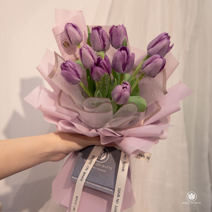 nothingmoment_'s tweet photo. Purple roses       or         Purple tulips https://t.co/O6nFESl6of