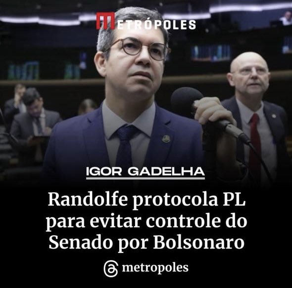 FlavioBolsonaro's tweet photo. Essa é a regra moral da extrema-esquerda: se não dá no voto, muda a regra… ou compra o juiz, sei lá?!

A tentativa de gol de mão (pq isso não vai passar no Congresso) é a seguinte:

Nas eleições com 2 vagas para Senado, como a de 2026, o eleitor vota em 2 candidatos de sua preferência. E o DPVAT quer  que o eleitor vote em apenas 1 e os 2 mais votados são eleitos.
Ou seja, o eleitor só pode escolher 1 dos 2 senadores que seu Estado elegerá nessas eleições. Não tem nenhuma lógica isso!
Qual o raciocínio da extrema-esquerda?
O eleitor está cada vez mais atento para a importância de votar em senadores alinhados com seu candidato a Presidente da República.
Como o governo Bolsonaro foi infinitamente melhor do que está sendo o de Lula e, em razão da perseguição covarde contra Bolsonaro, pesquisas já mostram agora ele na frente, em 2026 o eleitor tende a votar em 2 senadores alinhados com Bolsonaro na maioria dos Estados, dando à direita a maioria esmagadora no Senado.
Assim, eles querem mudar a regra de sempre, na tentativa oportunista de que nestes Estados onde a direita tem potencial para eleger 2, eles consigam eleger ao menos 1 senador: lançam apenas 1 nome com potencial, para concentrar os votos nele, e tentam ser no mínimo o segundo mais votado (o que fica facilitado se o eleitor não puder votar casado em 2 candidatos ao Senado de direita).
Pelo que tenho conversado com outros senadores, a chance disso passar é zero! Até pq todos chegaram ao mandato com a regra atual e, como se elegeram assim, acreditam que possam se reeleger sem mudar a regra. 
Além disso, o DPVAT está legislando em causa própria, pois tentará se reeleger senador pelo Amapá em 2026 e está com medo de não conseguir pelas regras atuais. E isso ainda diz defender a democracia!