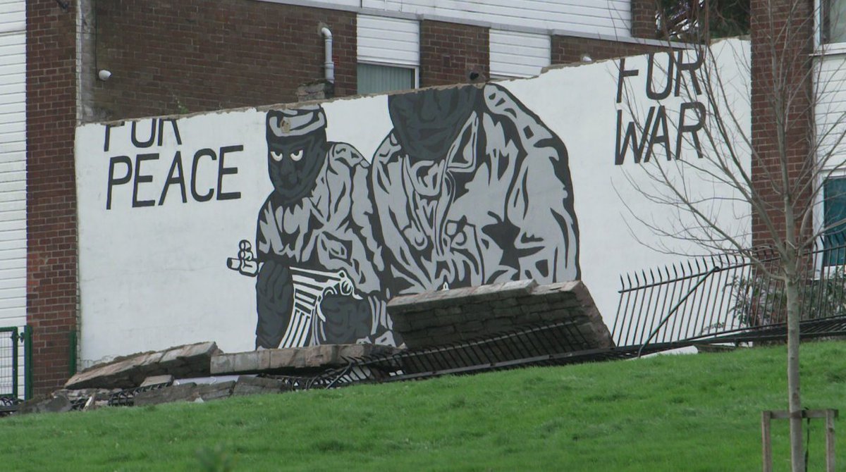 #StormDaragh has damaged the UVF mural in Mount Vernon. 

#StormDarragh