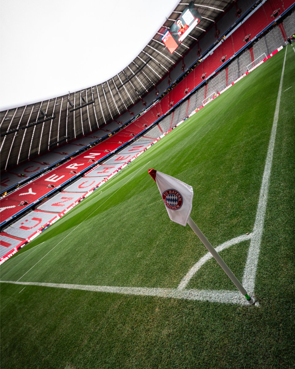 FCBayern's tweet photo. 𝑬𝒓𝒔𝒕𝒆𝒓. 🙋‍♂️

#FCBayern #MiaSanMia | 🔜 #FCBFCH https://t.co/j4ShaIFxK8