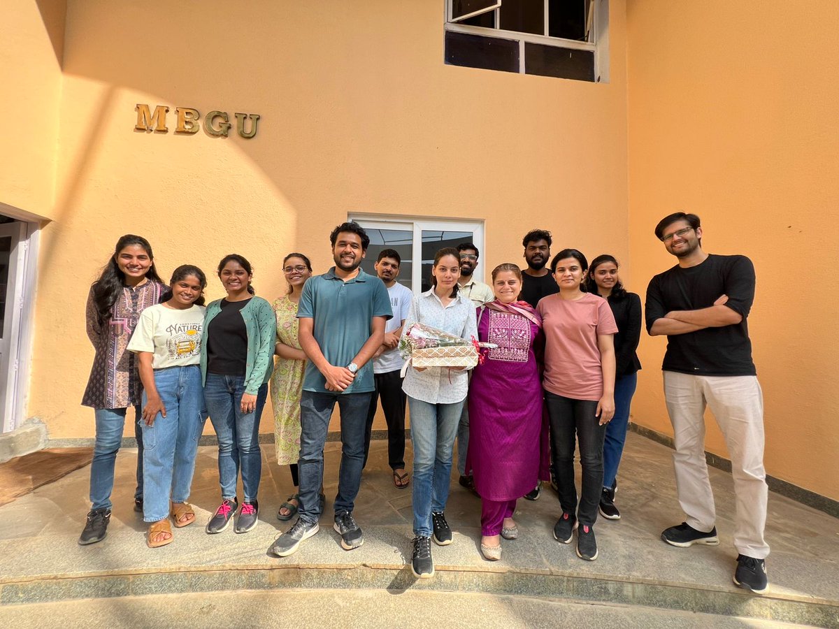 hiv_lab's tweet photo. Today, at HIV-AIDS lab we had the privilege to invite one of the most lively people, @TapasyaKaul Rajaram. She is one of many 'people living with HIV'. She shared her inspiring story of battles and acceptance. https://t.co/x5Er5u1VYQ