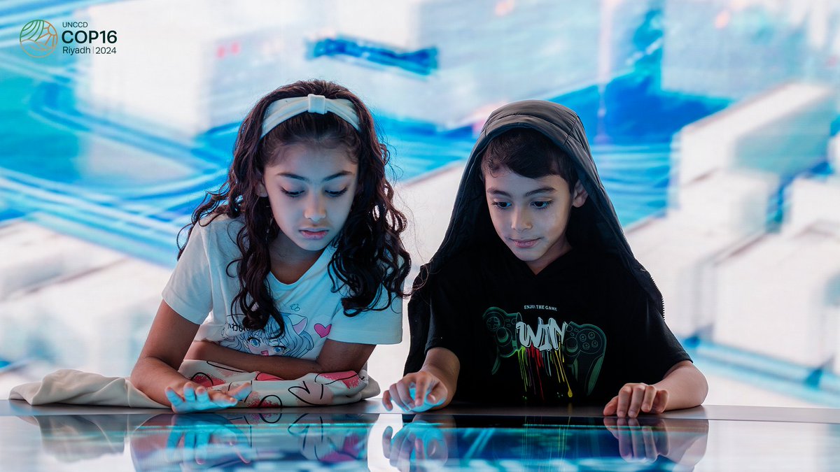 It’s People’s Day at #COP16Riyadh. From youth innovators, to women heroes to community champions, people from all across the globe are joining #COP16 to help rewrite Earth’s story; to transform land, heal landscapes and build a sustainable future.  
#OurLandOurFuture #UNCCDCOP16 https://t.co/8LT6MAuUtg