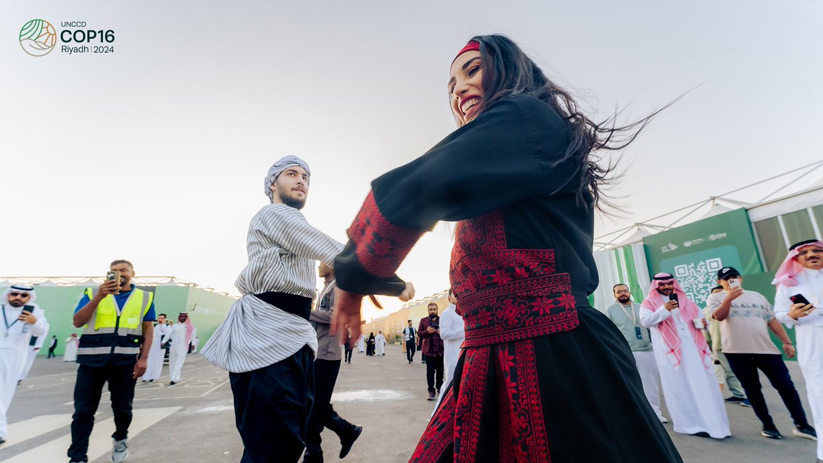 It’s People’s Day at #COP16Riyadh. From youth innovators, to women heroes to community champions, people from all across the globe are joining #COP16 to help rewrite Earth’s story; to transform land, heal landscapes and build a sustainable future.  
#OurLandOurFuture #UNCCDCOP16 https://t.co/8LT6MAuUtg