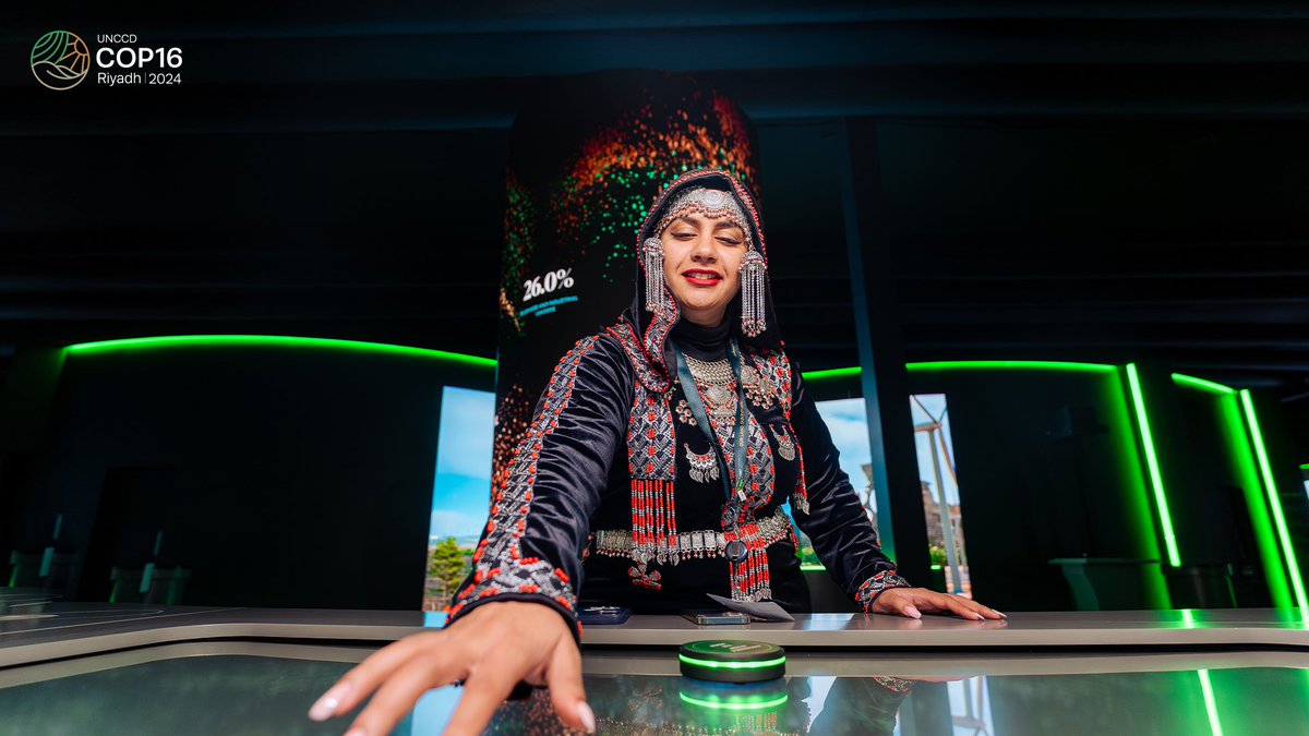 It’s People’s Day at #COP16Riyadh. From youth innovators, to women heroes to community champions, people from all across the globe are joining #COP16 to help rewrite Earth’s story; to transform land, heal landscapes and build a sustainable future.  
#OurLandOurFuture #UNCCDCOP16 https://t.co/8LT6MAuUtg