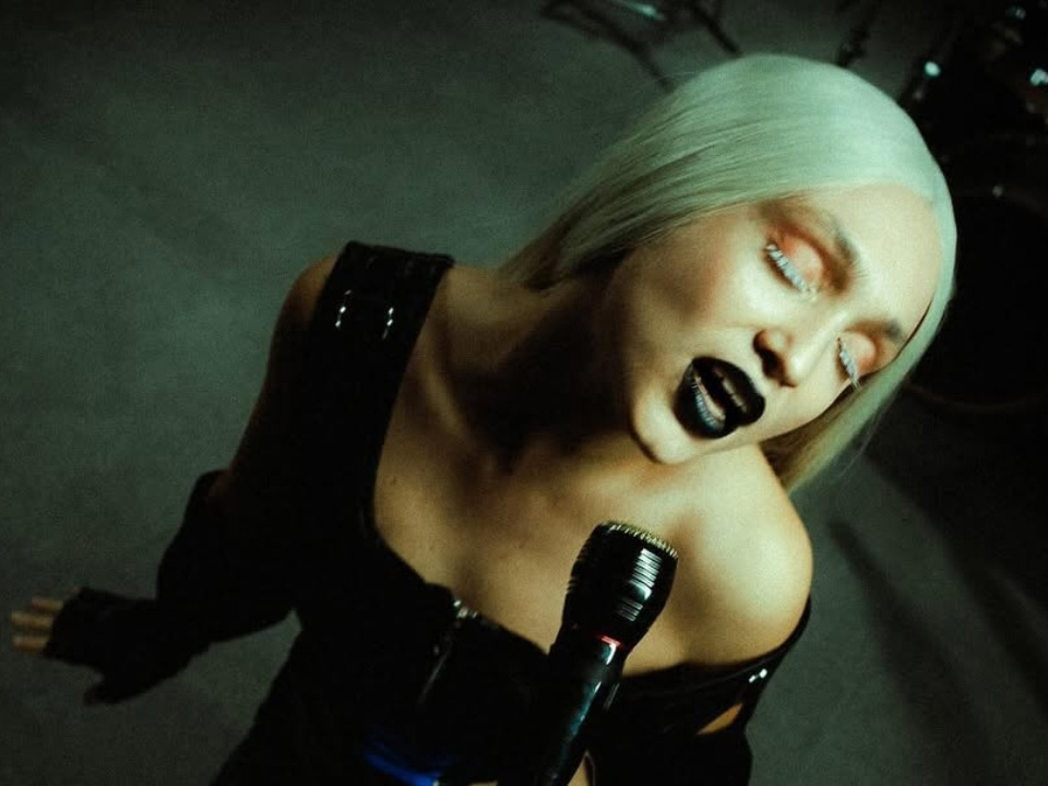 infobenissa's tweet image. La cantant benissera Abril traurà disc a febrer i presenta nou videoclip infobenissa.com/noticies/cultu…