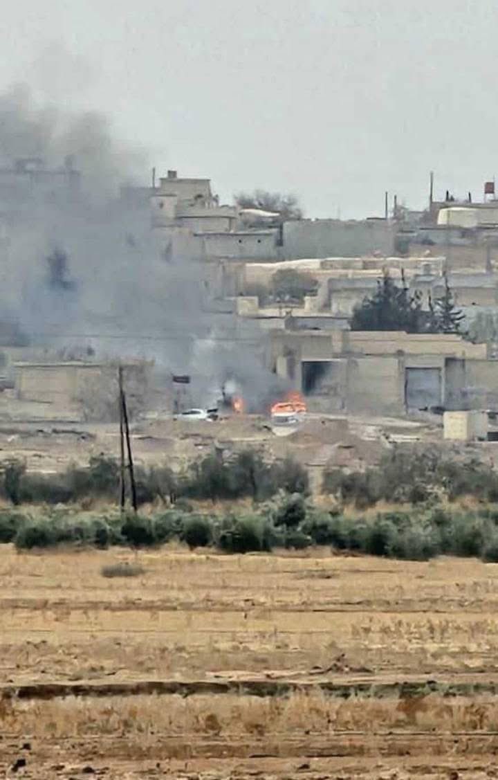 🚨Suriye Milli Ordusu, Münbiç’te PKK/YPG’li teröristleri taşıyan iki aracı imha etti.