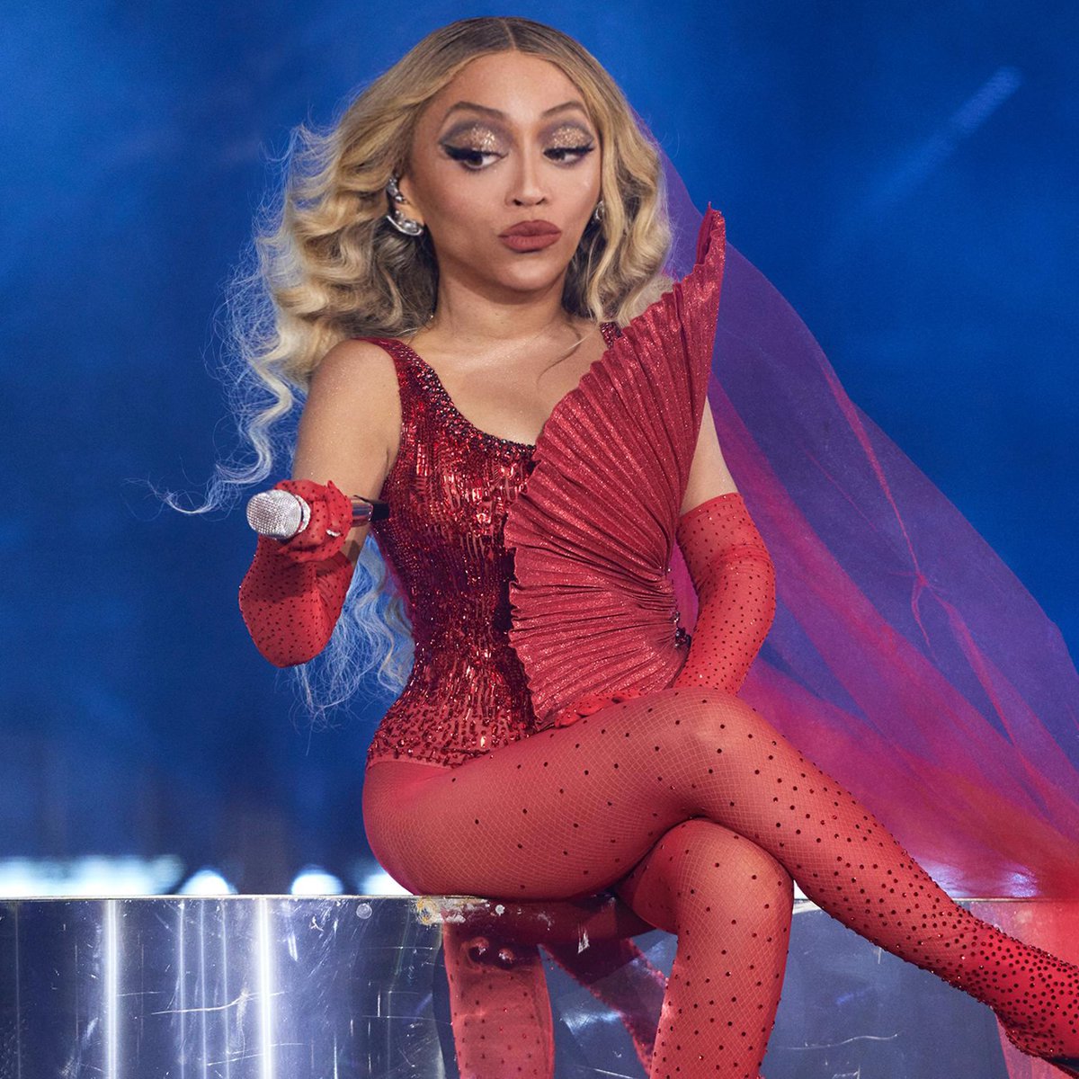 damnyoulethal's tweet photo. who’s ready for the halftime show!?!? https://t.co/imsT42LJcK
