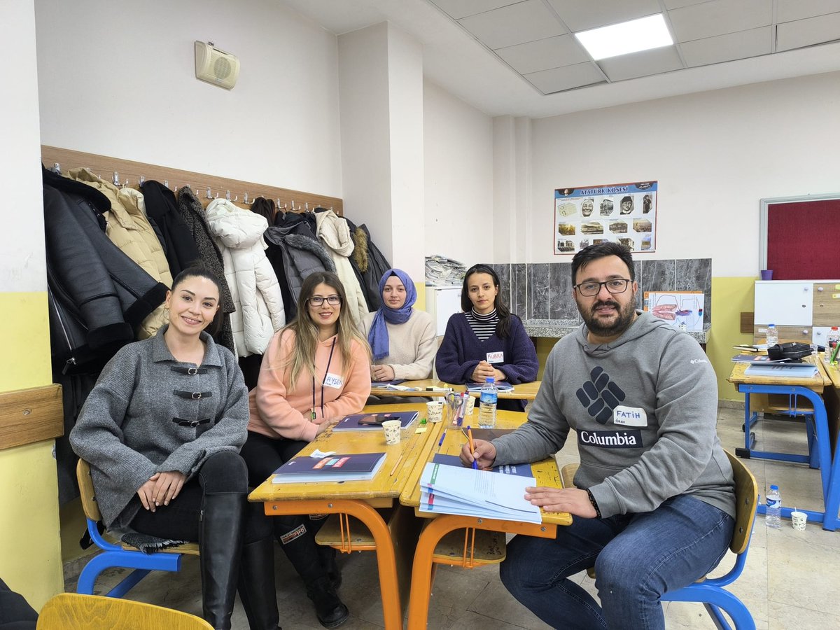 bulanikmem's tweet photo. İlçe M.E.Müdürü Yalçın TUNÇEL, Milli Eğitim Bakanlığı ile ÖRAV işbirliği ile düzenlenen "Öğrenen Lider Öğretmen"
eğitimine katılan öğretmenlerimizi ziyaret etti. Öğretmenlerimize kişisel gelişimlerine verdikleri önemden dolayı teşekkür etti.
@tcmeb 
@MusMilliEgitim1 
@orav2008 https://t.co/4T2nFlwT6p