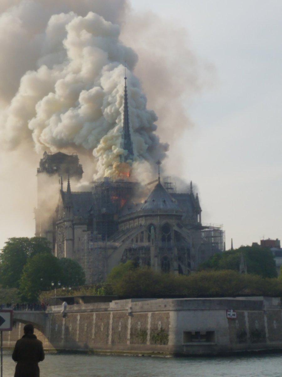 Notre-Dame de Paris rouvre aujourd’hui ! 🌟 Après 5 ans de travaux et 845M€ collectés dans 150 pays, ce joyau du patrimoine brille à nouveau. Une fierté pour la France et le monde entier !
L’avez-vous visitée ?
#NotreDameDeParis #notredamecathedral <a href="/rebatirNDP/">Rebâtir Notre-Dame de Paris</a>