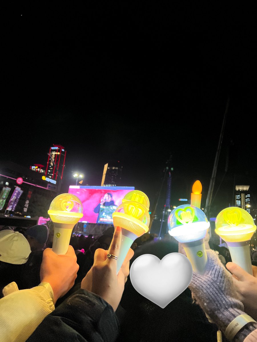 heejoo_0516's tweet photo. 유애나들 엄청 만났다 ... 애나들아 고생했어
우리 이제 시작이야 •••• 조심히 들오가🥺
#아이유엉니살기좋은나라만들어쥴게... https://t.co/G2ZEJsrSe9