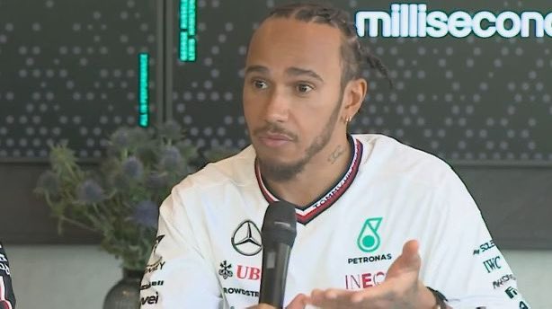 🎙️Journalist: “Was Max Verstappen the better driver in 2021?”

🗣️Lewis: “Yes, he drove incredibly well and deserved the title. What happened in Abu Dhabi doesn’t change that.”

🎙️Journalist: “Did the pressure affect you more?”

🗣️Lewis: “Maybe. Max stayed calm when it mattered.”