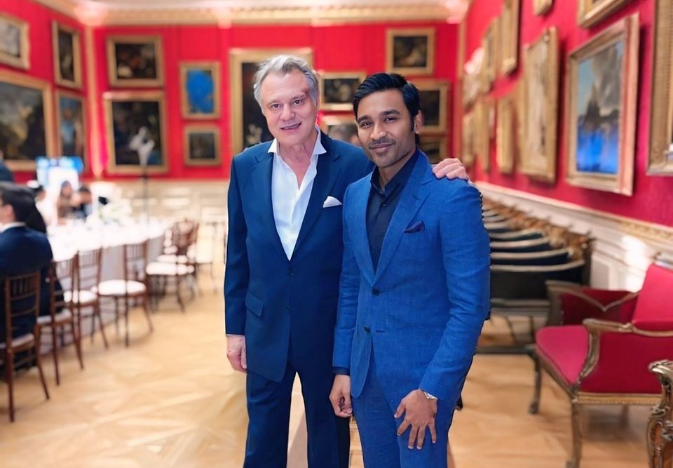 Cinegasm_'s tweet photo. #Dhanush spotted with one of the greatest watchmakers, Mr. F.P. Journe! 🌟✨
A classy moment indeed! 🕰️
#CinemaStyle #IconicMeetings #Cinegasm https://t.co/LjflUGYFhw
