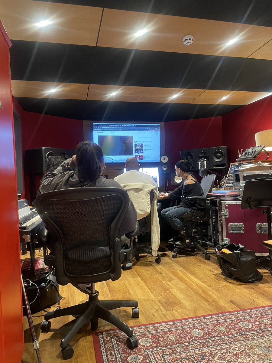 Very rare I get to enjoy mega out of town Fridays. So I’m extremely appreciative of everything yesterday and the opportunities I’ve been able to get through passion and hard work!
Yesterday working at Maida Vale and yesterevening headed over to MOBO HQ for the MOBO Unsung panel