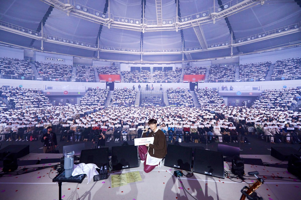 official_roykim's tweet photo. [📸PHOTO]

24.12.07 2024 로이킴 콘서트 <R♥y actually> DAY 2
Behind STAFF PHOTO❤️🌹

#로이킴 #ROYKIM
#로이액츄얼리 #ROYACTUALLY
#ROYKIMconcert https://t.co/BaHWA1839n
