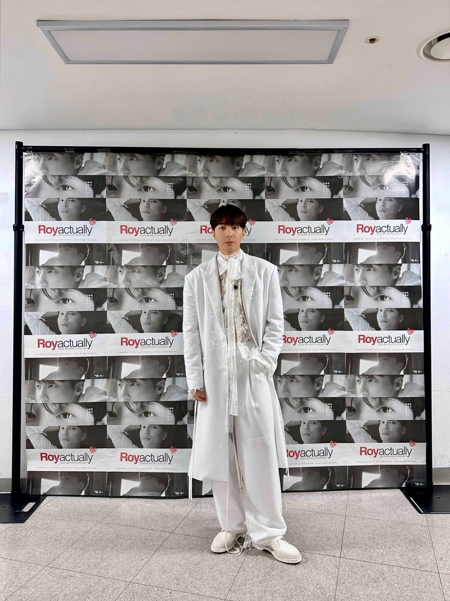 official_roykim's tweet photo. [📸PHOTO]

24.12.07 2024 로이킴 콘서트 <R♥y actually> DAY 2
Behind STAFF PHOTO❤️🌹

#로이킴 #ROYKIM
#로이액츄얼리 #ROYACTUALLY
#ROYKIMconcert https://t.co/BaHWA1839n