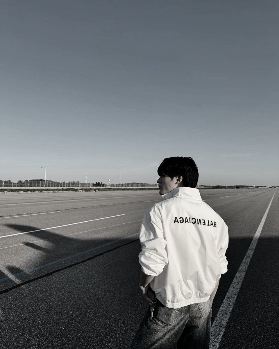 ofAntonn's tweet photo. where every journey begins and ends—silent witnesses to countless hellos and goodbyes. https://t.co/ehdcj4eMIM