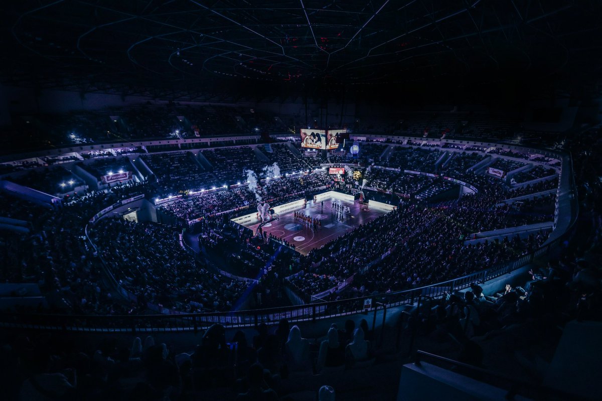 lahguamahsaik's tweet photo. gilss meriah banget acara #FinalDBLJakarta di jakarta arena🔥 sampe ditonton 14rb orang lohh, inilah buah dari 20 tahun perjalanan dbl indonesia untuk basket indonesia. ini mah bukan kompetisi pelajar biasa karena keren banget cuy🔥 https://t.co/N0mBd2Amrw