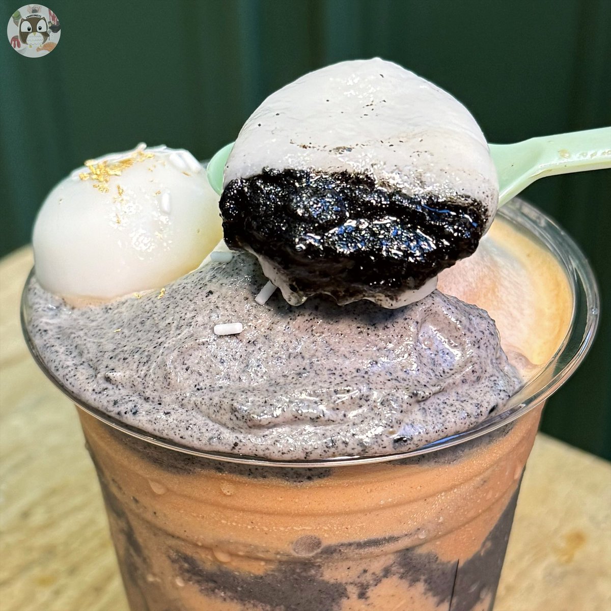foodblogbkk's tweet photo. ทาสรักงาดำพุ่งตัวเลยค่าา😍 ร้านชาชงดีเค้าออกเมนูใหม่เป็นงาดำซีรี่ส์ รวมมิตรงาดำ 3 อย่างในแก้ว มีซอสงาดำ, ครีมชีสงาดำ และบัวลอยงาดำเยิ้มๆ นี่ชอบครีมชีสมากๆ นัวๆมันๆ กินกับน้ำเต้าหู้สเลอปี้เข้ากันดีสุดๆ😋 @aroii https://t.co/R8A5ab21zT
