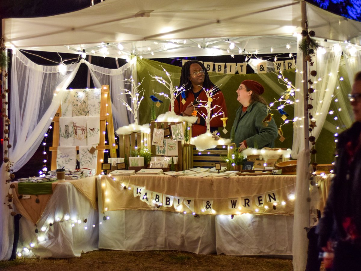 Maymont's tweet photo. TODAY'S THE DAY! 🎄🎁 Merry Market is taking place on the Carriage House Lawn today, December 7, from 12–5pm.

Can't make it today? Merry Market continues on Sunday, Dec 8! Same time, same place. Find a full list of vendors at https://t.co/jGvdKuMTwH https://t.co/segZuwXKGb