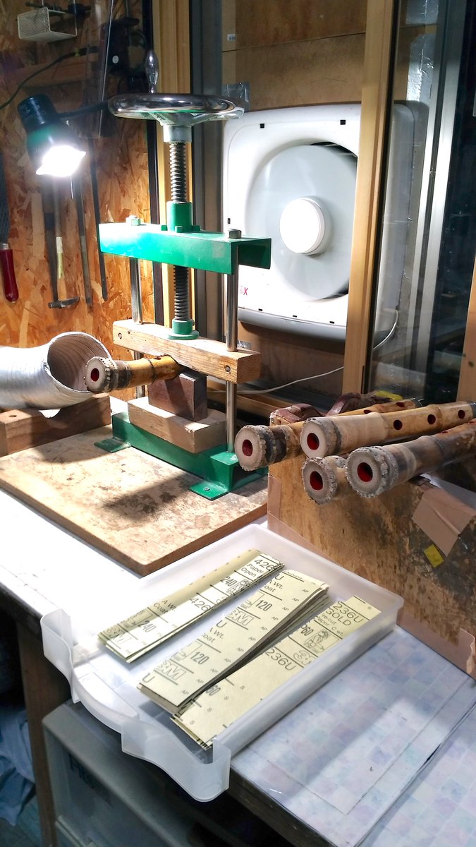funagira's tweet photo. 根磨き

尺八外観を整え、製品として作り上げる作業、
結構な力仕事で数をこなすと手が麻痺してくる
ご注文いただいたお客様、もう少しですよ～～ https://t.co/s1HmOy4YGV