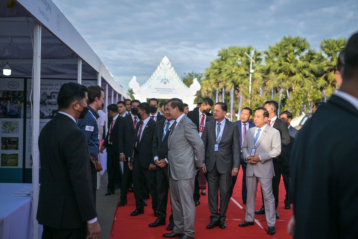 herorats's tweet photo. #APOPO welcomed Cambodia’s PM Dr. Hun Manet & Dr. Ly Thuch, CMAA VP, to our exhibition at the 5th Mine Action Review Conference in Siem Reap. Their support has been vital to piloting innovative methods, transforming lives in Cambodia and beyond. 🇰🇭 #MineFreeWorld #RevCon5 https://t.co/7TUrlv85Rq