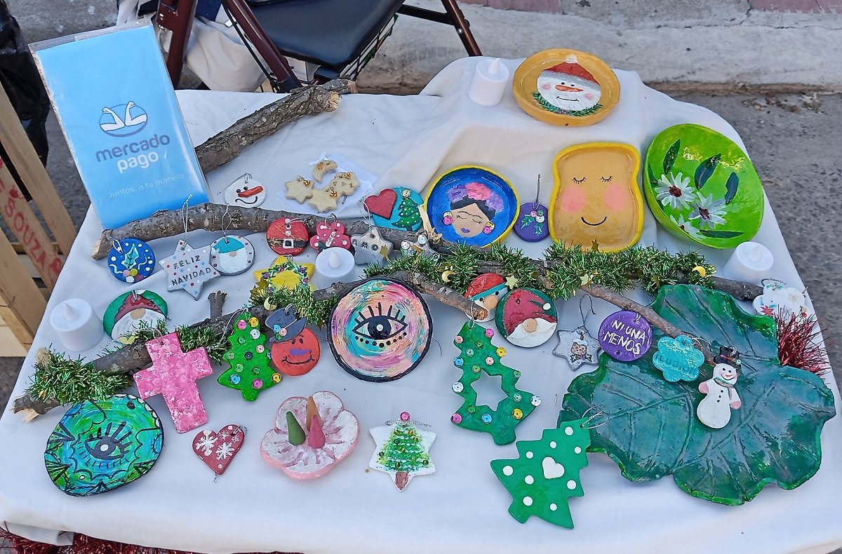 macradore's tweet photo. Ayer participamos de la feria de emprendedores "Grecia Tomada" , linda experiencia 💪🏻 voy por más! ❤️ #Emprendedores #Macradoreuy ##CeramicaFria #ArteTerapia ⭐🎄 https://t.co/zsmhx4rNWG