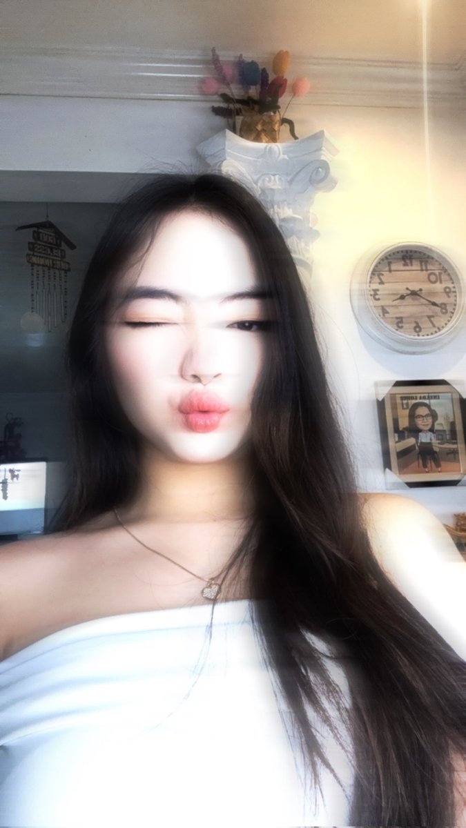 #hi  😗😘