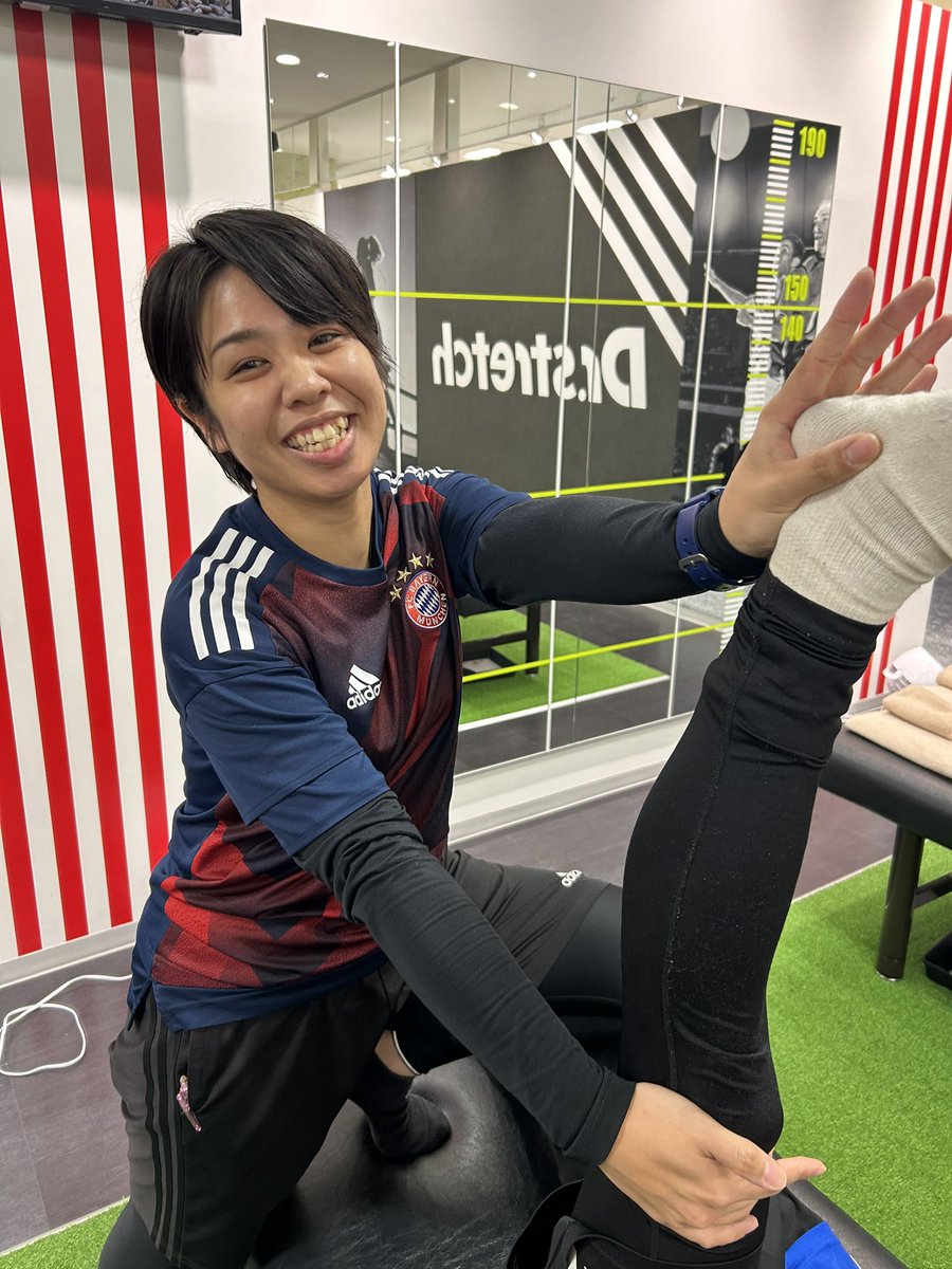 名前:鈴木里奈（ｽｽﾞｷﾘﾅ）
趣味: ドラマ、スノボー、ダーツ
私はこんな人:安心感溢れるスペシャリスト🩷

です！！鈴木トレーナーはノリの良さ満点、聞き上手な𝐧𝐨. 𝟐です🎀
是非、些細なお悩みも鈴木トレーナーにおまかせあれ🫣♡

皆様をお待ちしております😊