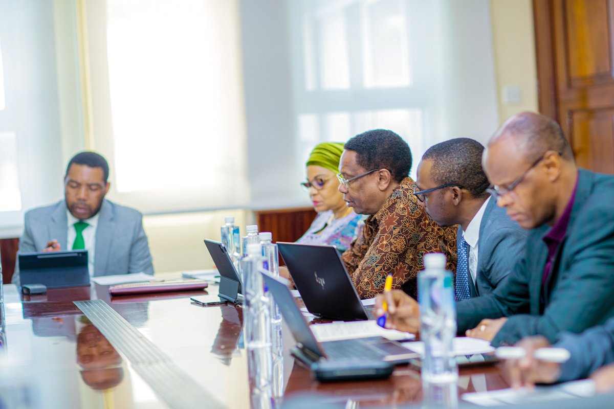 Ministry of Finance Tanzania (@mofurt) on Twitter photo Waziri wa Fedha, Mhe. Dkt. <a href="/mwigulunchemba1/">Mwigulu Nchemba, PhD</a> (Mb), ameongoza ujumbe wa Tanzania katika kikao kati ya Serikali na Ujumbe wa Wataalam kutoka Benki ya Dunia, ukiongozwa na Mkurugenzi Mkazi wa Benki ya Dunia, Bw. <a href="/BeleteNathan/">Nathan Belete</a> , kilichojadili vipaumbele vya miradi ya nchi Waziri wa Fedha, Mhe. Dkt. <a href="/mwigulunchemba1/">Mwigulu Nchemba, PhD</a> (Mb), ameongoza ujumbe wa Tanzania katika kikao kati ya Serikali na Ujumbe wa Wataalam kutoka Benki ya Dunia, ukiongozwa na Mkurugenzi Mkazi wa Benki ya Dunia, Bw. <a href="/BeleteNathan/">Nathan Belete</a> , kilichojadili vipaumbele vya miradi ya nchi
