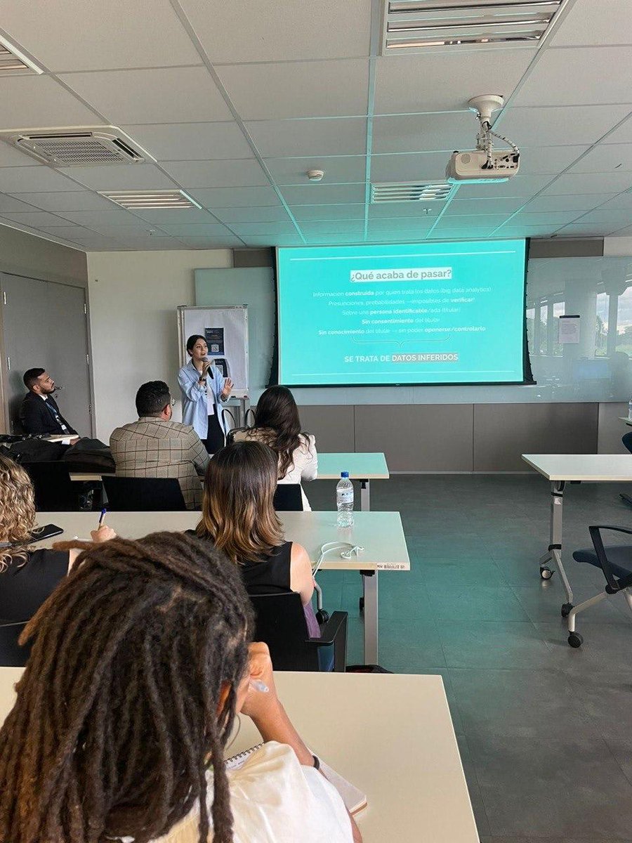 FViaLibre's tweet photo. 🗣️El jueves 5/12, @margatrovato expuso sobre IA y datos personales en la sesión de charlas relámpago “Derechos digitales y democracia” dentro del encuentro #AmericaAbierta realizado en Brasil.
#AmericaAberta 🇧🇷 https://t.co/31Da4U0fvc