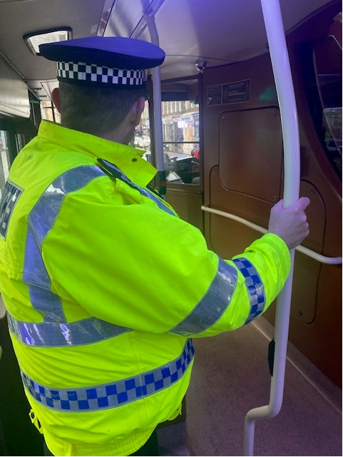 PSOSSEEdinburgh's tweet photo. Our dedicated south-east community team #SECPT continue to carry out proactive patrols to deter anti-social-behaviour on our bus network @lothianbuses
#CommunityPolicing
#KeepingPeopleSafe https://t.co/oTKHcvKEFs
