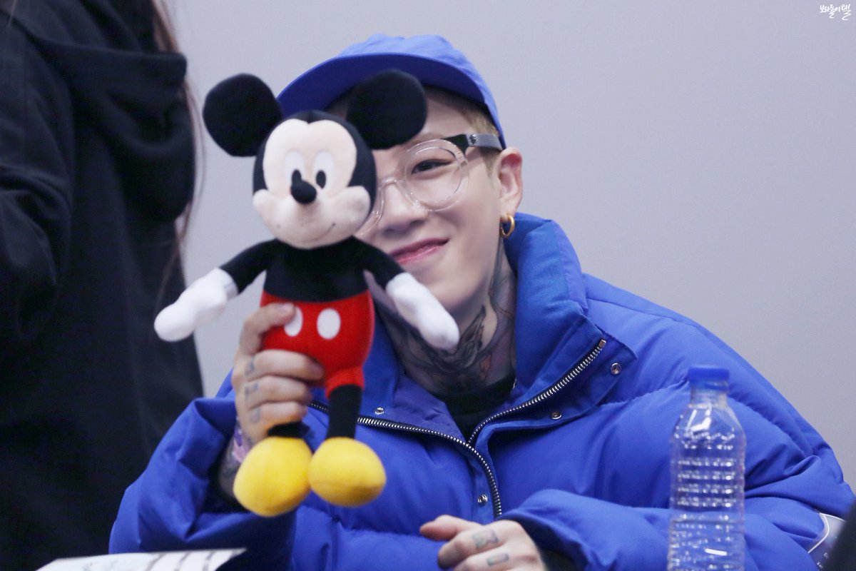 fair2taeil's tweet photo. 와아아 귀여워어
 미키마우스 태이리~~
 너무 귀여워어 🙊 https://t.co/JIPSASW6sU