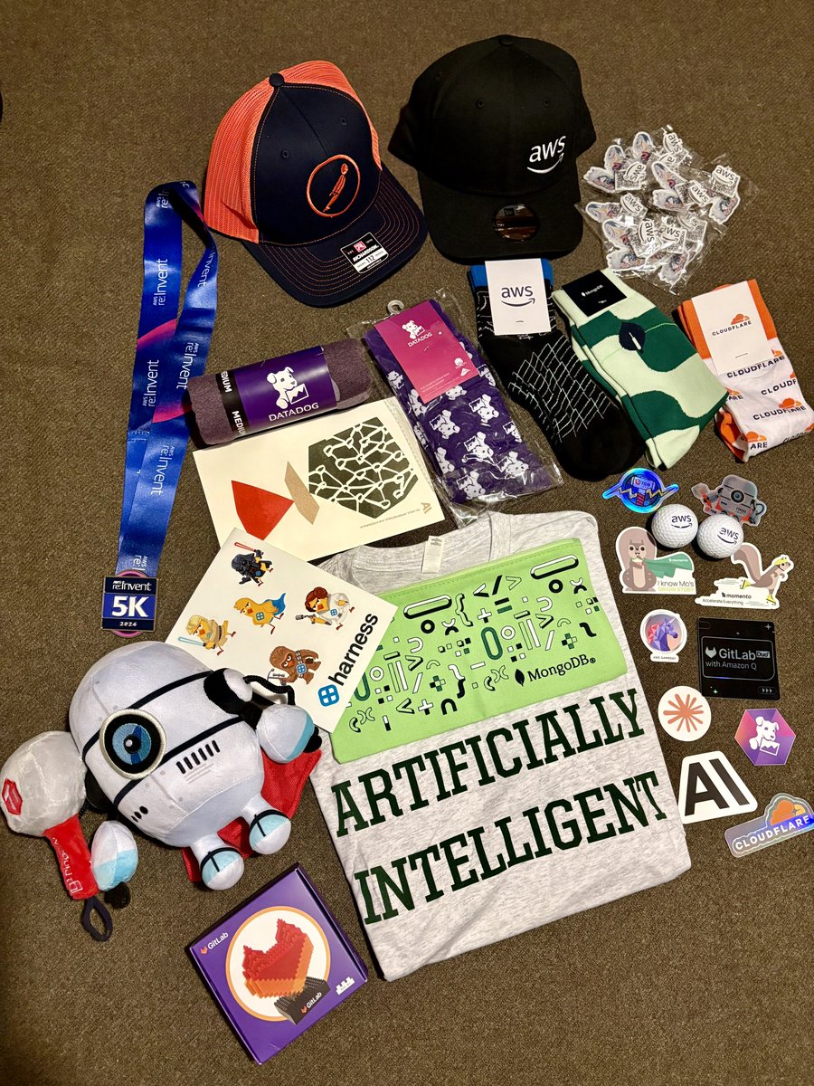 curanosuke's tweet image. 今回の戦利品

#AWSreInvent