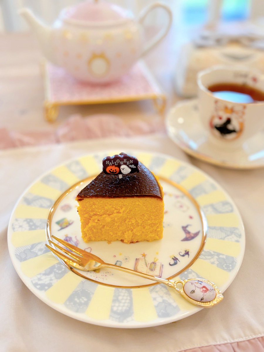 jumpingjanpy's tweet photo. 最近作ったもの👍
ハロウィンにかぼちゃのチーズケーキ🎃
かぼちゃが濃厚で美味しかった✨
見た目あまり良くないけど、リクエストのチョコバナナのズコットケーキ🎂チョコバナナめっちゃ合う✨美味い😋 https://t.co/aXnDaaNkpw