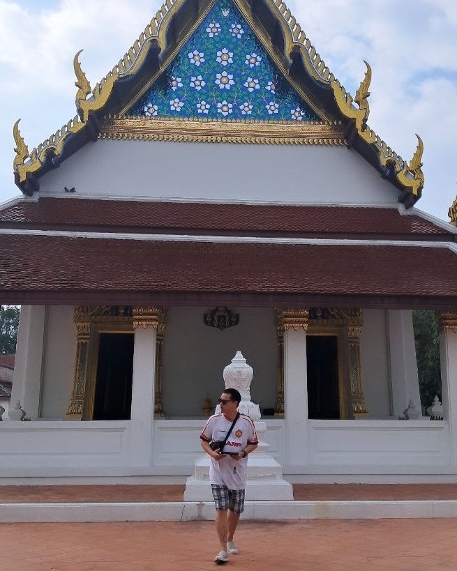 burapha4442's tweet photo. คนเราทุกคนมีช่วงเวลาจังหวะ "สะดุด" ด้วยกันทุกคนครับ ขึ้นกับว่าจะสะดุดก้อนหิน รากมะขาม ขาตัวเอง หรือส้นตีนคนอื่น https://t.co/eBo8WCPU3S