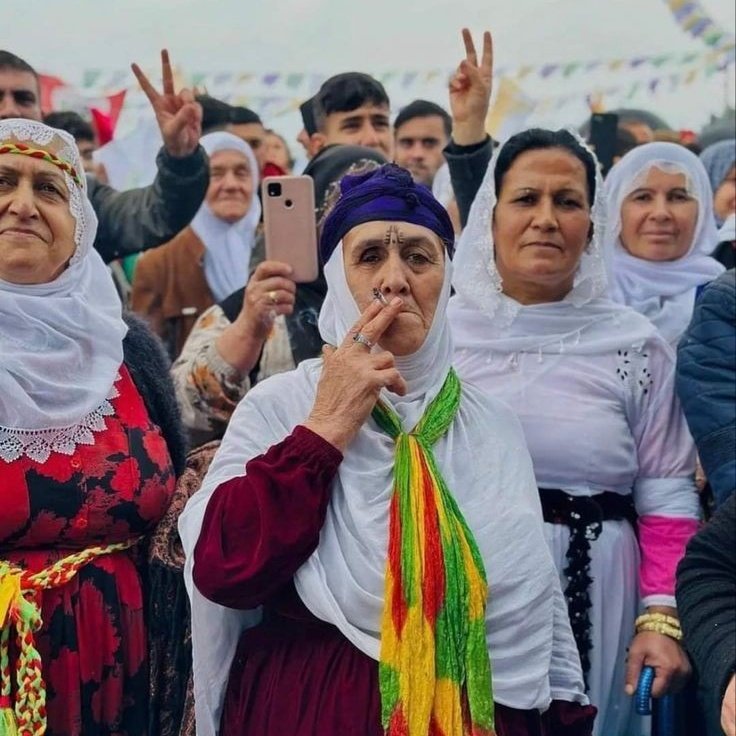 azadpenaberl's tweet photo. Kürtler'in anlık Ortadoğudaki vaziyet https://t.co/AVUVfczhzy