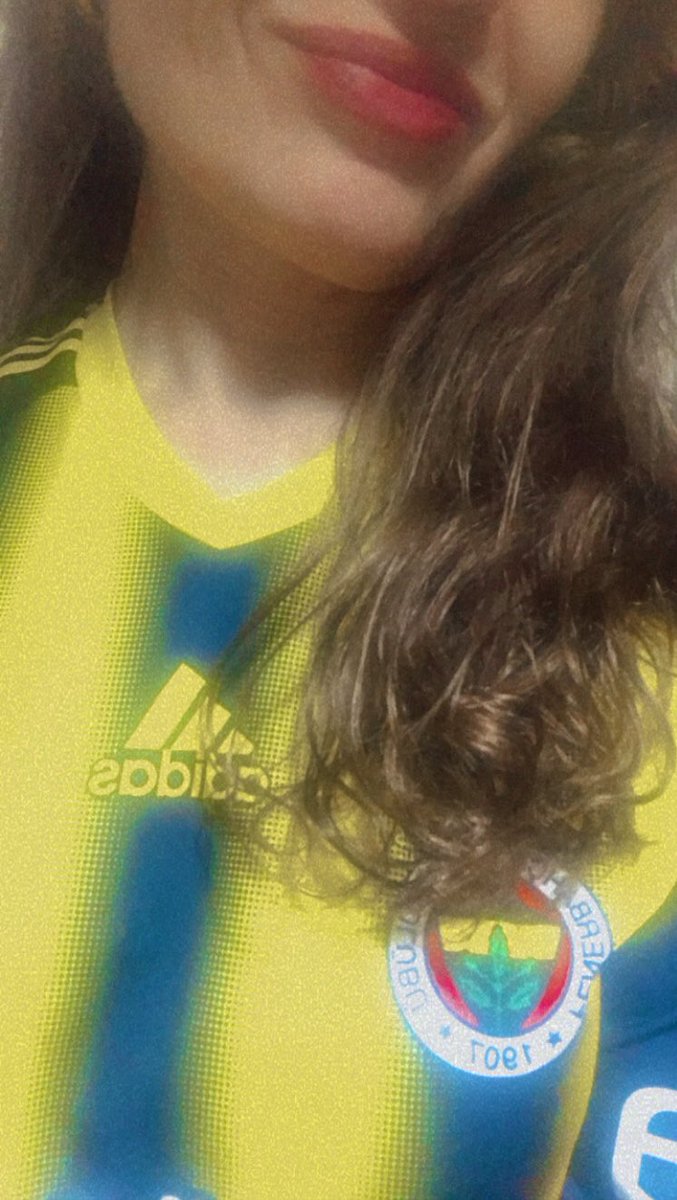 Cigdemben_'s tweet photo. Renklerine yandığımm..hadi #fenerim fırtına gibi es bizim için bu maçı kazan😘🌪💛💙
#Fenerbahce
#fenerinmacivar https://t.co/Zaz8hEFxwW