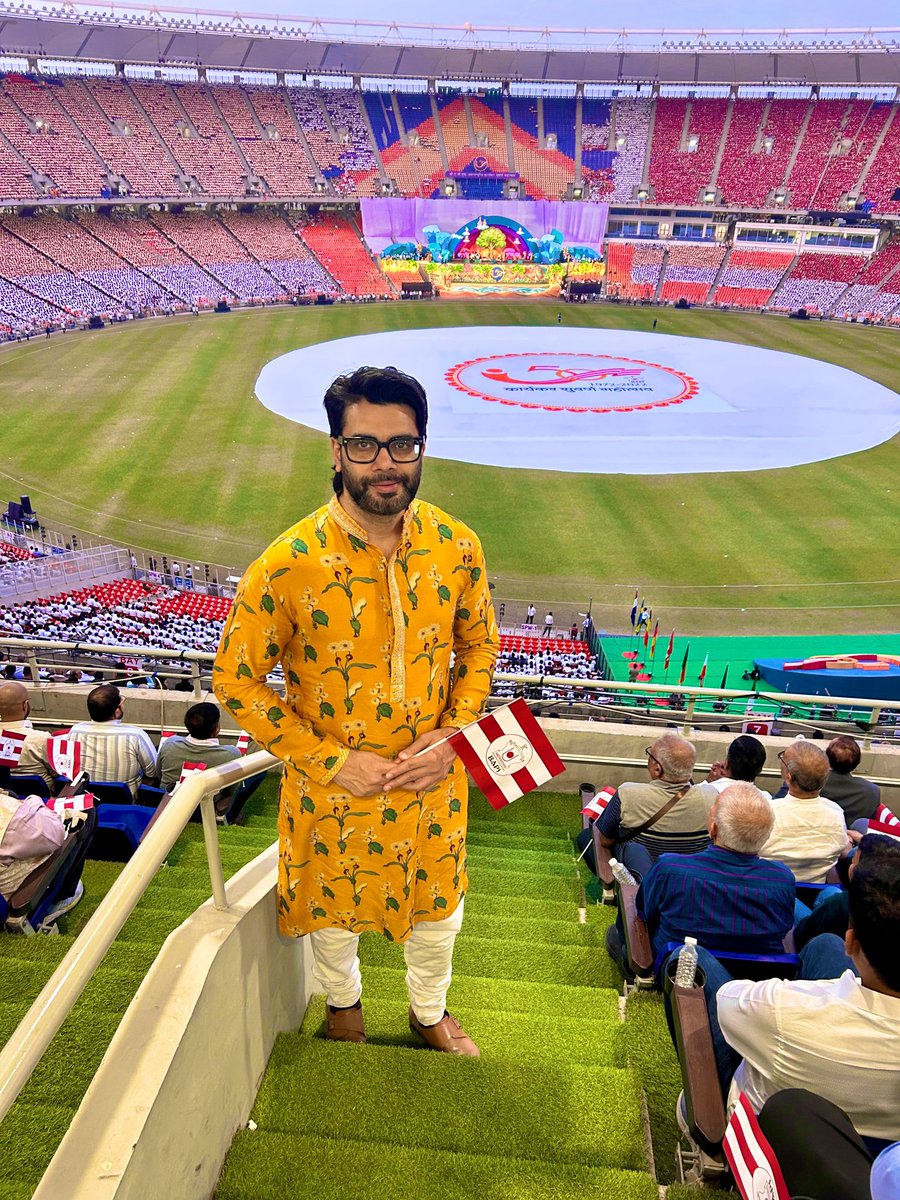 iAnkeetPatel's tweet photo. Divine celebrations #BAPS Karyakar Suvarna Mahotsav at Narendra Modi Stadium in presence of more than 1 lakh karyakartas. 

#ksm50 #PramukhSwamiMaharaj 
@BAPS @BAPS_PubAffairs https://t.co/p34sHQTHib