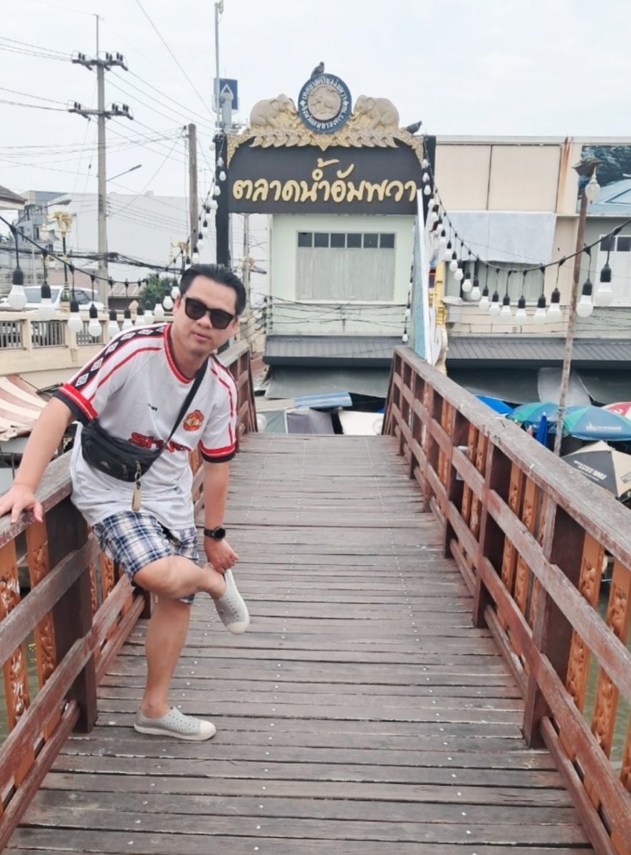 burapha4442's tweet photo. ย่ำจนเท้า เป็นตุ่มตาปลา รองเท้าบาจา ยังหมดความทนทาน... https://t.co/3szcDzSkj2