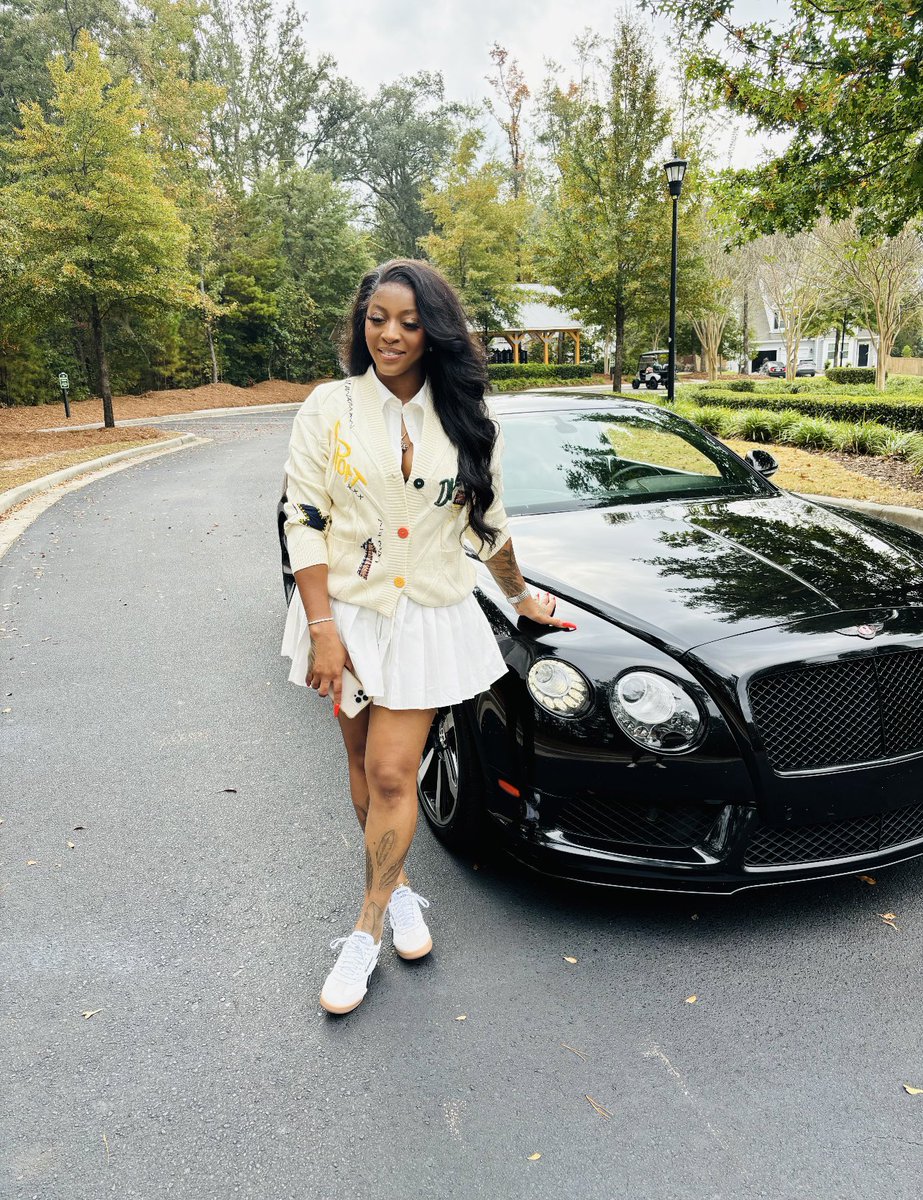 BanxTheBoss's tweet photo. ✨ Servin’ n Swervin’ ✨ https://t.co/DppR4GbxAx