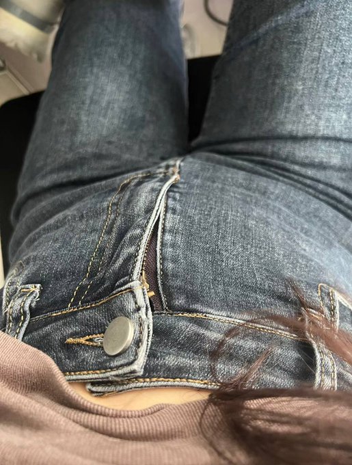 谁懂啊，冬季也太好储备脂肪了，牛仔裤都快扣不上了