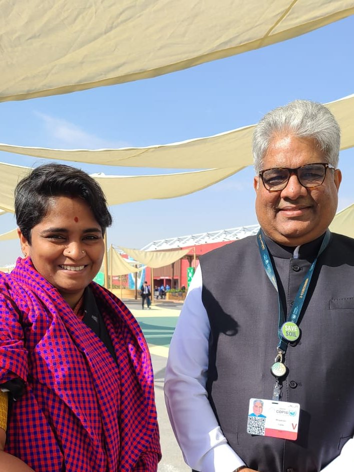 cpsavesoil's tweet image. 🌍 Inspiring interactions at UNCCD #COP16Riyadh! Dignitaries shared their thoughts and commitment to addressing soil health:

➡️ Abdulrahman Al Fadley, Minister of Environment, Water and Agriculture, Saudi Arabia &amp;amp; President of UNCCD COP16
➡️ Bhupender Yadav, Union Minister of